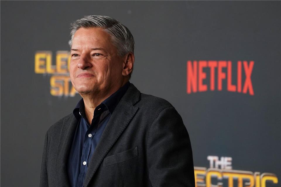 Netflix wolle auch an den Kinokassen gewinnen, versichert Co-Chef Ted Sarandos. (Archivbild)Jordan Strauss/Invision via AP/dpa