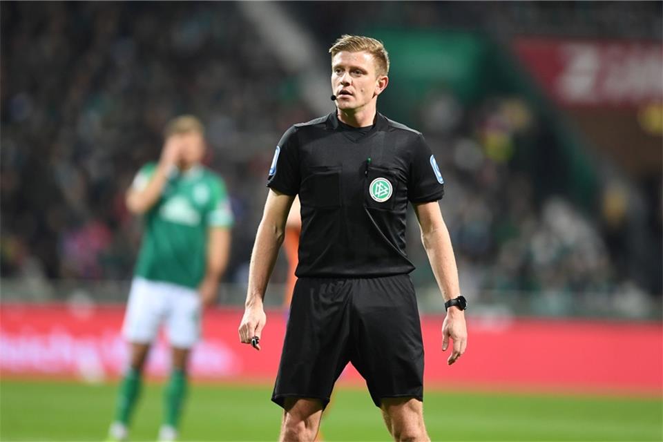 Neu auf der Liste der FIFA-Schiedsrichter: Robert Schröder.