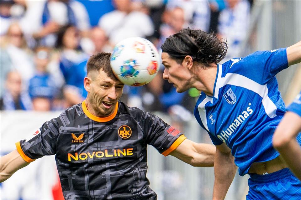 Neu bei Hannover 96: Abwehrspieler Jean Hugonet (r) kommt vom 1. FC Magdeburg.Julius Frick/dpa