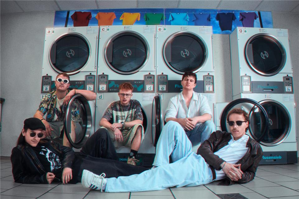 Neu dabei ist unter anderem die Band Ayron aus dem Münsterland. Musikalisch bewegt sie sich zwischen modernem Heavy- und Nu Metal, klassisch-bluesigem Hard Rock und kraftvollen Balladen.