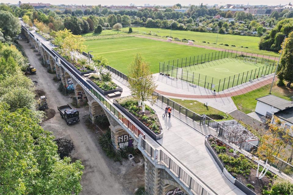 Neu gestaltetes Viadukt in Leipzig eröffnet.Jan Woitas/dpa
