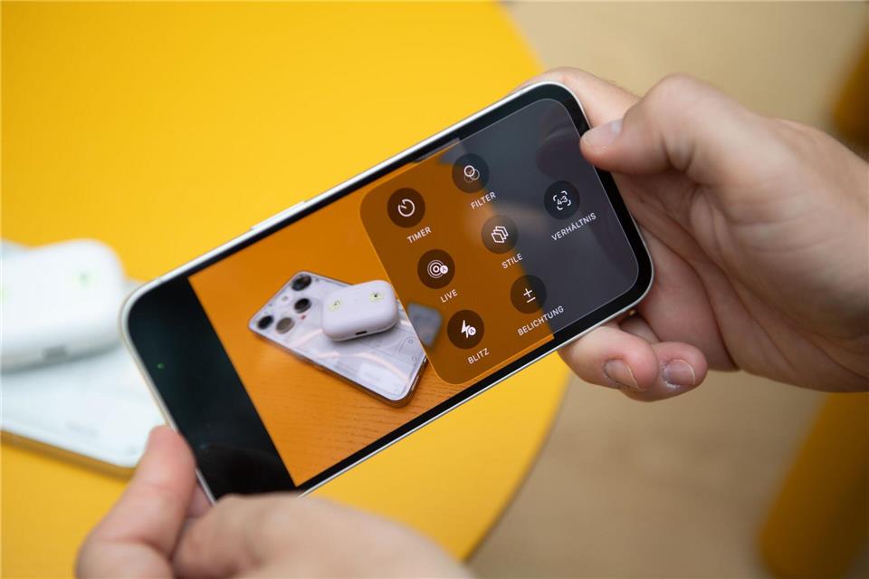 Neu sortiert: Die Kamera-App ist nun übersichtlicher und die wichtigsten Funktionen wurden an neuen Orten gesammelt.Nico Tapia/dpa-tmn