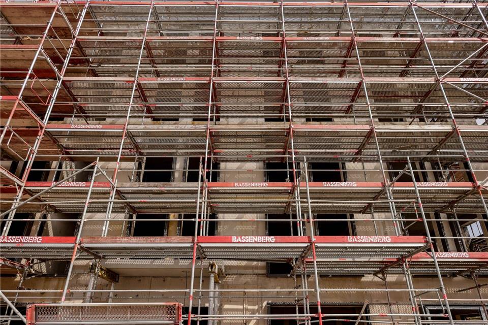 Hamburg gibt erneut mehr Geld für Flächenkäufe aus  Neubauwohnungen entstehen am Hamburger Sportplatzring. (Archivbild)Axel Heimken/dpa