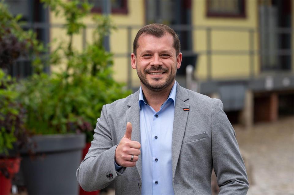 Neubrandenburgs Oberbürgermeister Nico Klose (parteilos) rechnet mit viel Aufmerksamkeit für die neue Grundschule im Einkaufszentrum. (Archivbild)Stefan Sauer/dpa