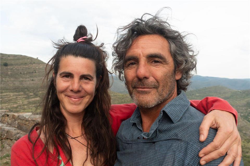 Neubürger in San Vicente de Munilla: das spanisch-deutsche Paar Alberto Varela Lasuen und Jana Knorrenschild, er Bildhauer, sie Hebamme für Hausgeburten.Andreas Drouve/dpa-tmn