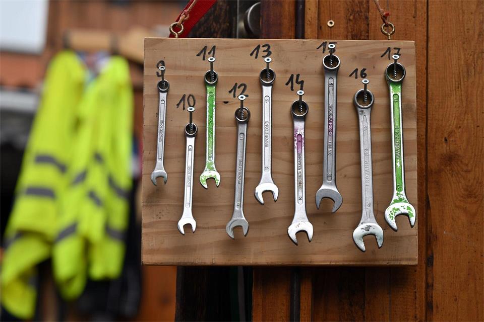Neue Angebote der Thüringer Verbraucherzentrale sollen Reparaturen erleichtern. (Symbolbild)Martin Schutt/dpa
