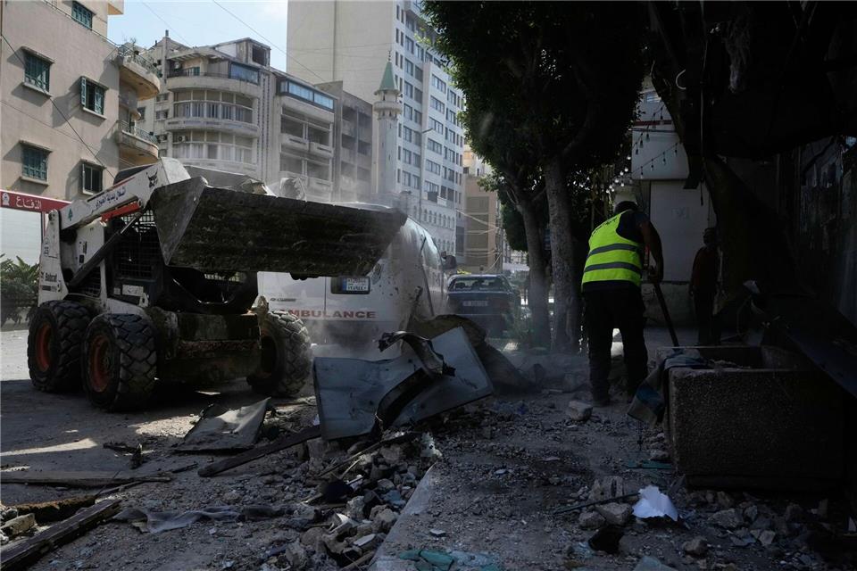 Neue Angriffe im Krieg zwischen Israel und der Hisbollah verkomplizieren das geplante Rahmenabkommen zwischen den USA und dem Iran. Bilal Hussein/AP/dpa