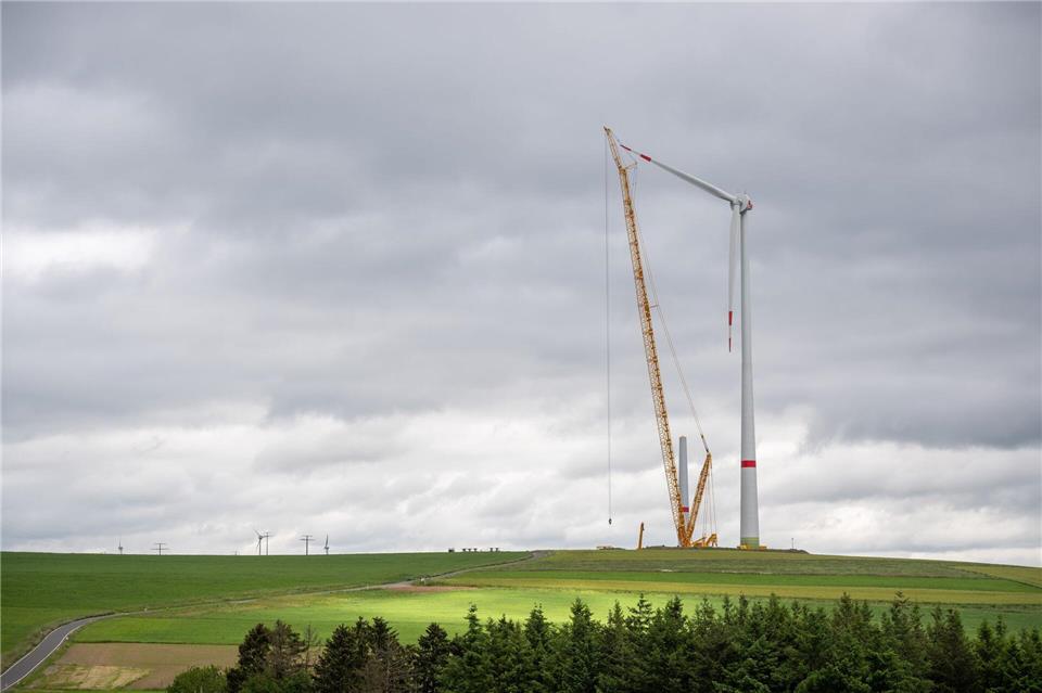 Neue Anlagen haben in der Regel eine deutlich größere Leistung als ältere Windräder. (Archivbild)Harald Tittel/dpa