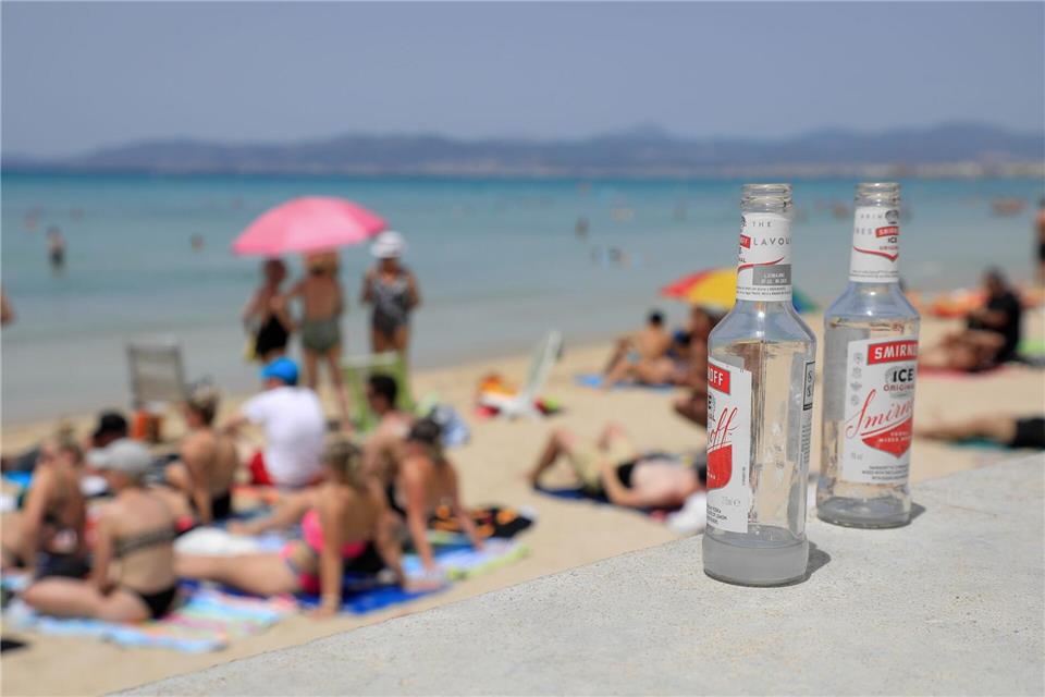 Neue Benimmregeln am Ballermann - zumindest in der Theorie. (Archivbild)Clara Margais/dpa