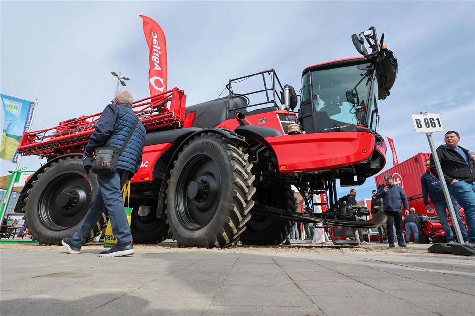 Neue Maschinen und Anlagen stehen im Mittelpunkt der Ausstellung auf dem Leipziger Messegelände.Jan Woitas/dpa