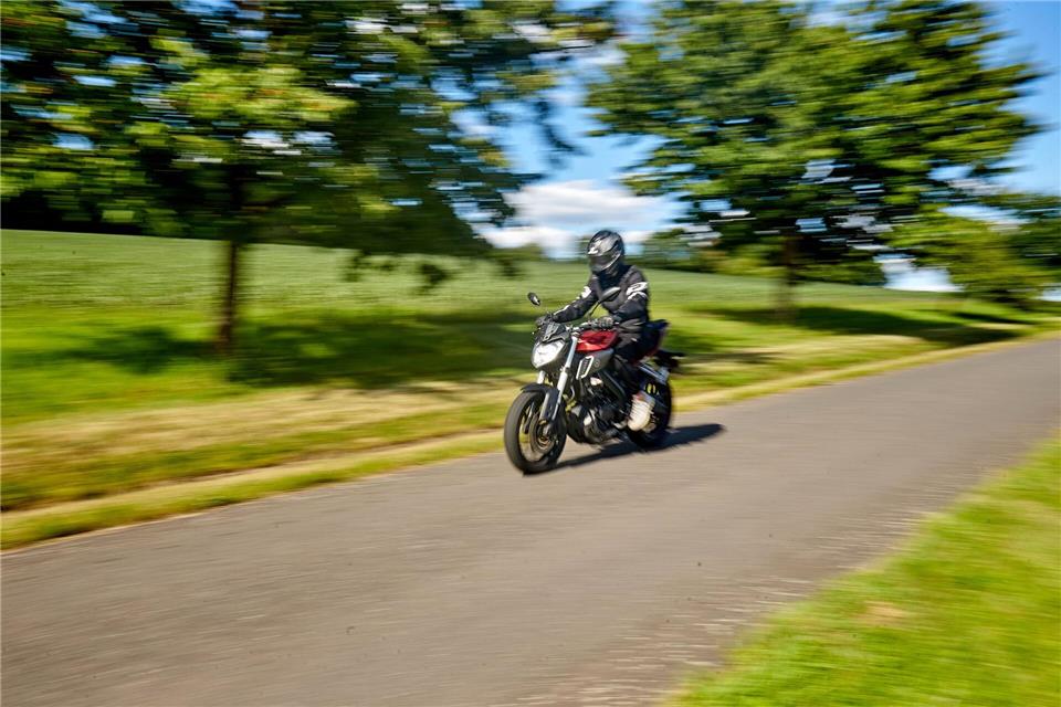 Neue Reifen? Dann sollten Biker die ersten 150 Kilometer sehr vorsichtig fahren.picture alliance/dpa