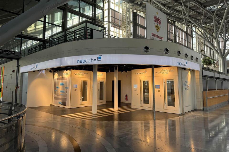 Neue Schlafkabinen am Stuttgarter Flughafen. (Handout)-/Flughafen Stuttgart GmbH/dpa