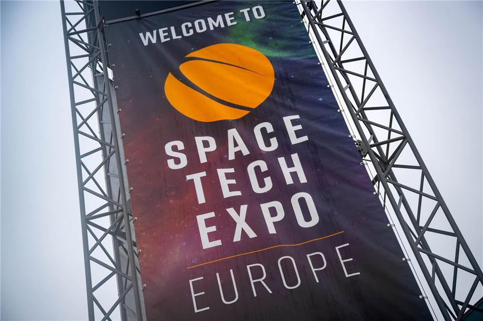 Neue Technologien aus der Raumfahrtbranche stehen im Mittelpunkt der Messe Space Tech Expo Europe. (Archivbild)Sina Schuldt/dpa