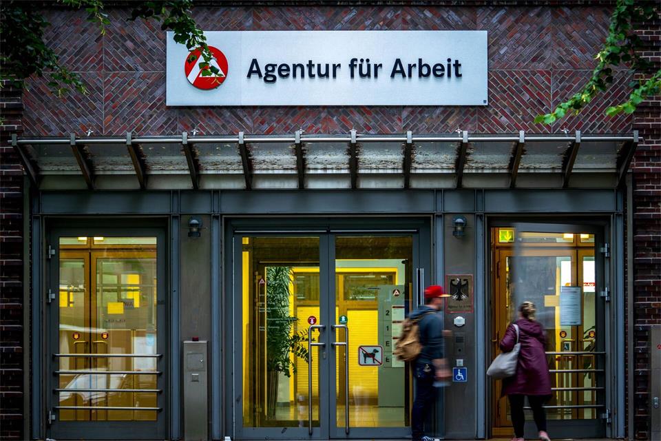 Neue Zahlen zum Arbeitsmarkt in Bremen. (Symbolbild)Sina Schuldt/dpa