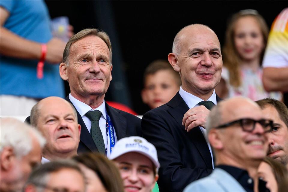 Neuendorf (r.) und Watzke (l.) sind die DFB-Verhandlungsführer bei der Bundestrainer-Suche. (Archivbild). Tom Weller/dpa