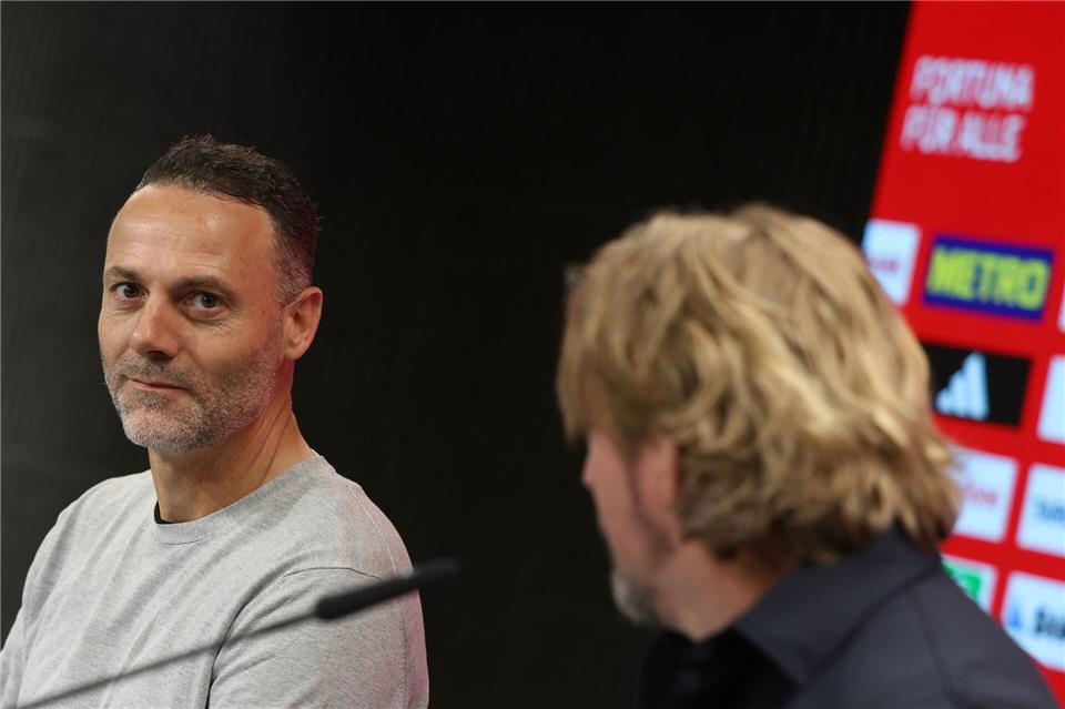 Neuer Trainer Alexander Ende (l) soll für Fortuna Düsseldorf mehr als eine kurzfristige Lösung sein. Christoph Reichwein/dpa