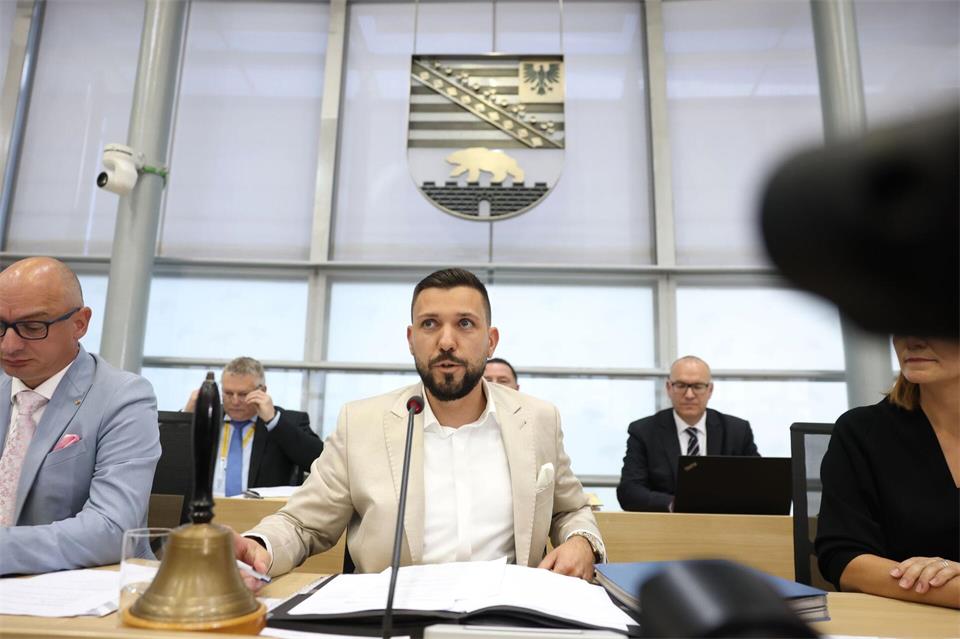 Neues Amt: Tobias Rausch ist jetzt Landtagspräsident in Sachsen-Anhalt.Jan Woitas/dpa pool/dpa