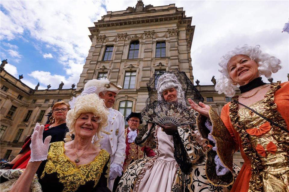 Neues Highlight für Kulturtouristen: das nach millionenschwerer Restaurierung jetzt erstmals komplett zu besichtigende Barockschloss Ludwigslust. (Archivbild)Jens Büttner/dpa