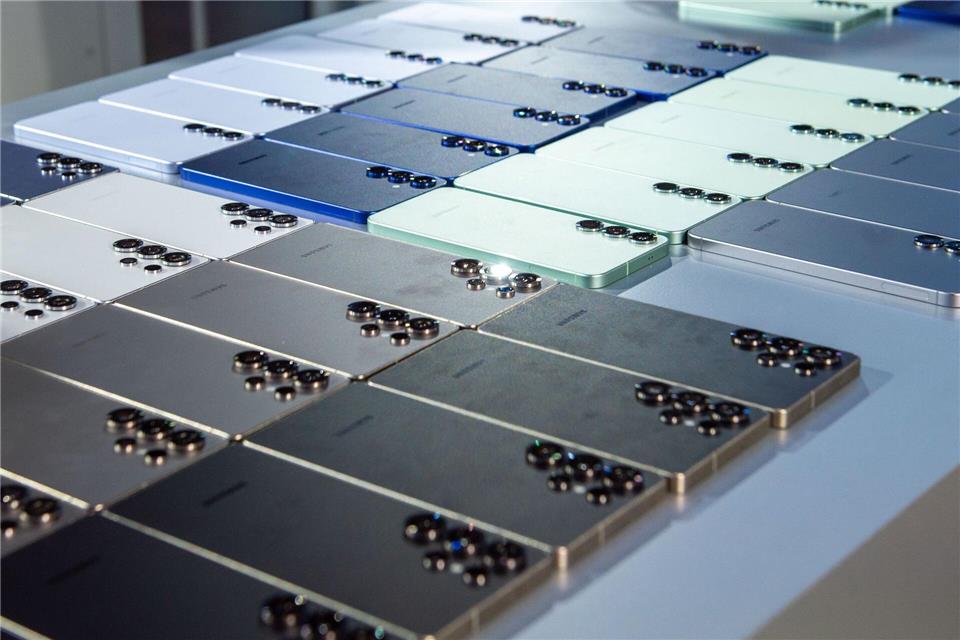 Neues Jahr, neues Smartphone: Samsungs Galaxy S25 in allen drei Ausführungen bei der Vorstellung in San José (Kalifornien).Andrej Sokolow/dpa-tmn/dpa