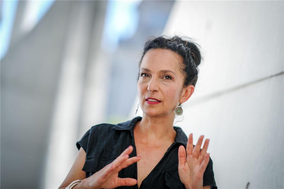 Neuköllns Integrationsbeauftragte Güner Balci verteidigt Bezirksbürgermeister Martin Hikel (SPD) gegen parteiinterne Kritik. (Archivbild) Kay Nietfeld/dpa