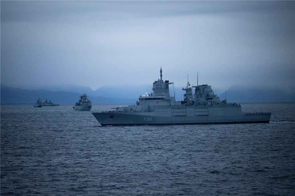 Marine trainiert in Norwegen für den Ernstfall Neun Schiffe und ein U-Boot sind an der Großübung beteiligt.Philip Dulian/dpa