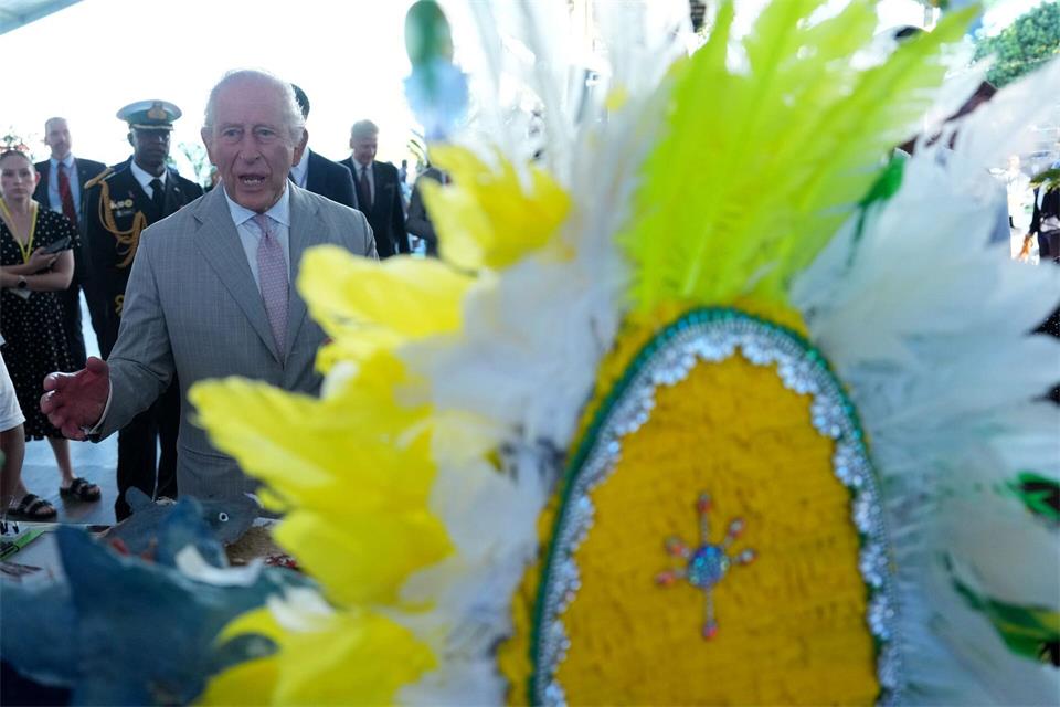 Neun Tage lang reist der Monarch durch eine Region, in der die britische Kolonialgeschichte bis heute nachwirkt.Ben Stansall/PA Wire/dpa