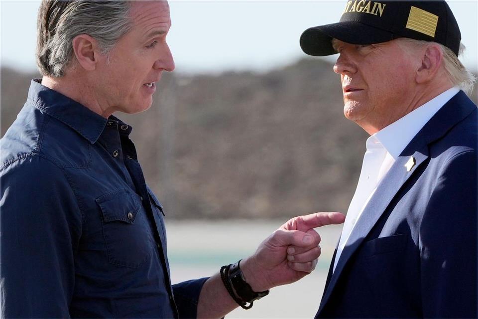 Newsom geriet mit Trump auch wegen dessen migrationspolitischer Linie aneinander. (Archivbild)Mark Schiefelbein/AP/dpa