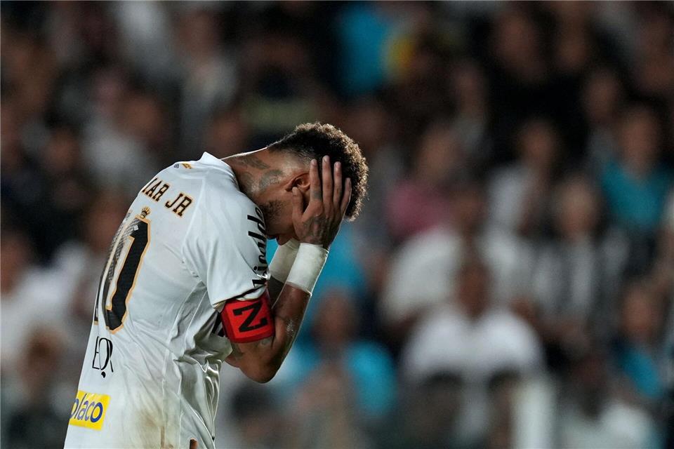 Neymar droht wegen einer Wadenverletzung der Ausfall zum Auftakt der Weltmeisterschaft. (Archivbild)Andre Penner/AP/dpa