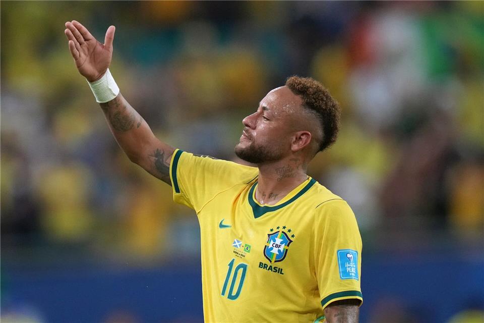 Neymar jubelt nach Brasiliens Sieg gegen Schottland.Lynne Sladky/AP/dpa