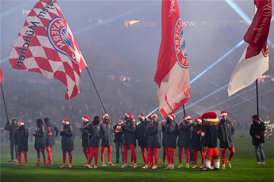 Nicht als Sieger zur Weihnachtsfeier im Stadion: Die Stars des FC Bayern.Sven Hoppe/dpa