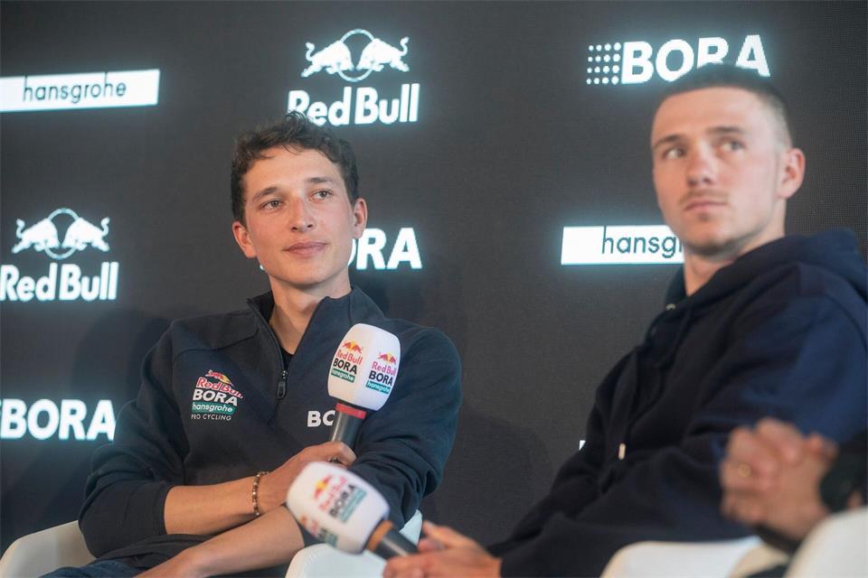 Nicht die besten Freunde: Florian Lipowitz (l) und Remco Evenepoel. (Archivbild)Clara Margais/dpa
