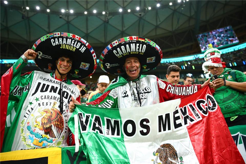 Nicht immer machen Fans in Mexiko nur gute Stimmung. (Archivbild)Tom Weller/dpa