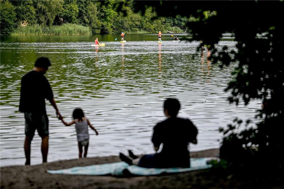 Nicht immer machte das Wetter in diesem Sommer Lust auf Baden. (Archivbild)Britta Pedersen/dpa