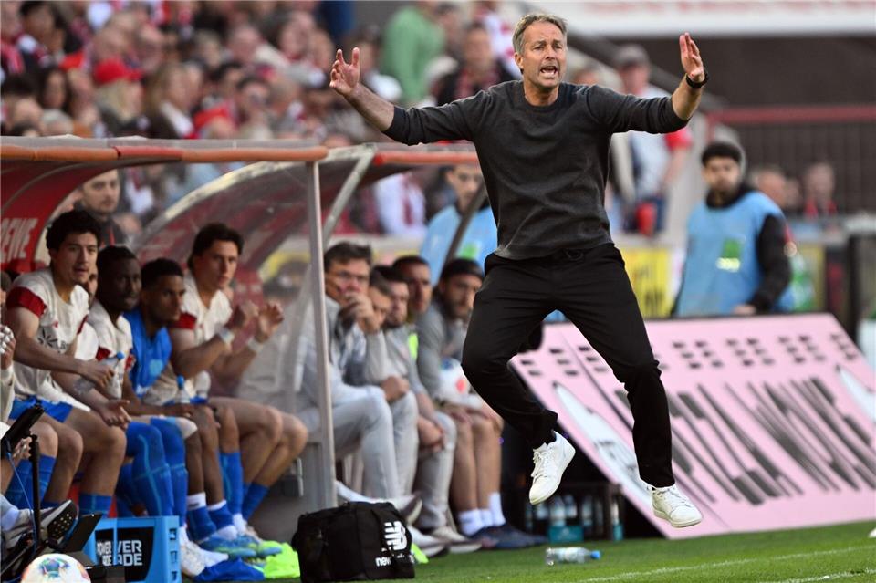 Nicht immer zufrieden mit der Leistung seiner Mannschaft in Köln: Leverkusens Trainer Kasper Hjulmand. Federico Gambarini/dpa
