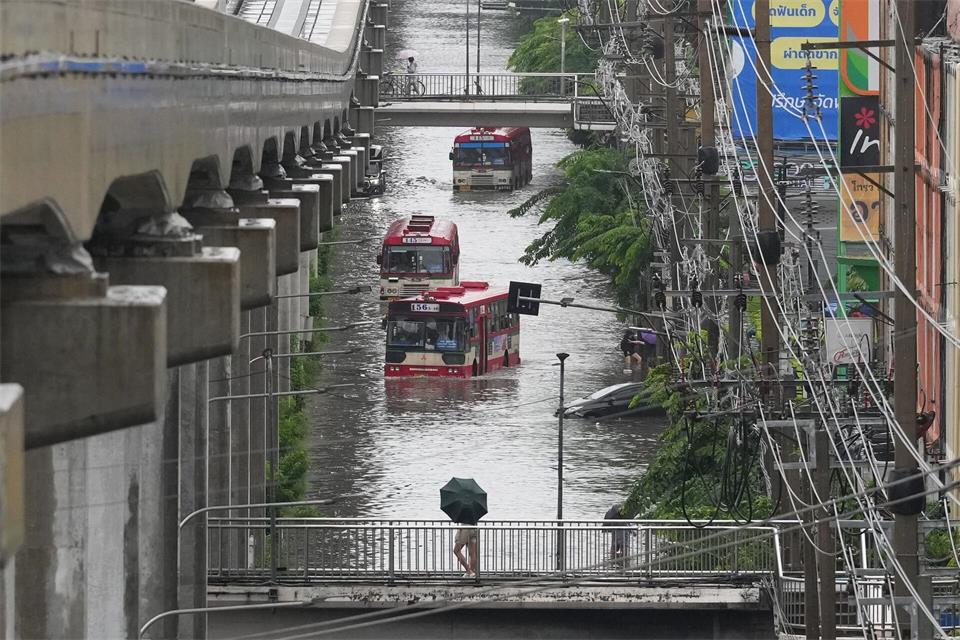 Nicht nur Bangkok, sondern auch andere Landesteile sind betroffen.Sakchai Lalit/AP/dpa