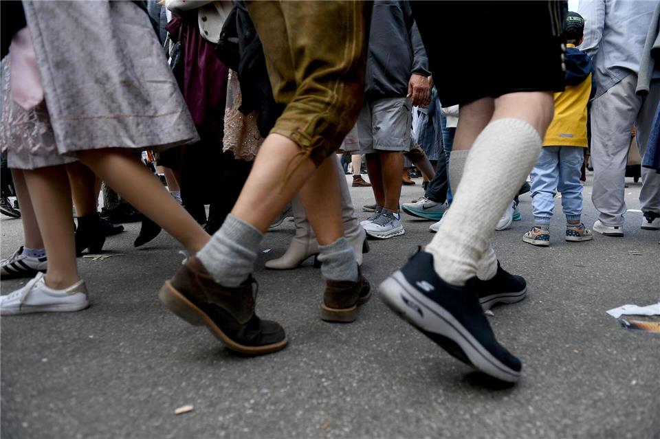 Nicht nur auf dem Oktoberfest: Bei vielen Menschen ist es oft nicht leicht, ruhig zu bleiben.Felix Hörhager/dpa