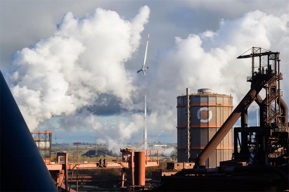 Nicht nur bei fossilen Energieträgern fallen Treibhausgase an. (Symbolbild)Julian Stratenschulte/dpa