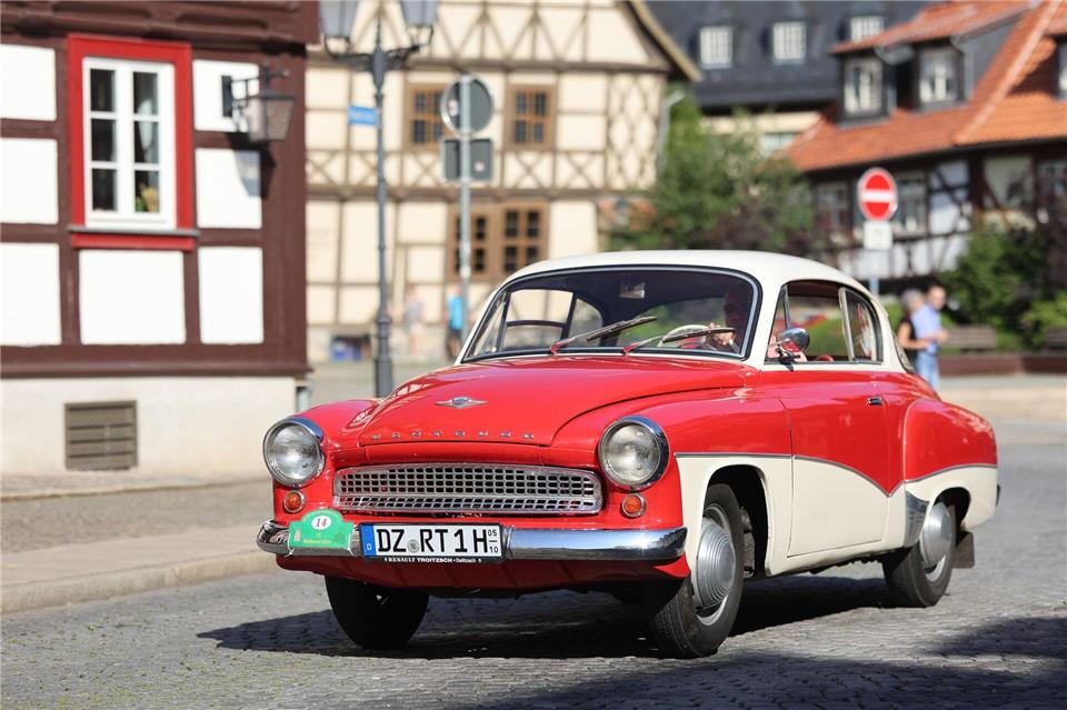 Nicht nur der Wartburg 353, sondern auch die eleganten Vorgänger wie der Wartburg 311 sind in Eisenach dabei. (Archivbild) Matthias Bein/dpa