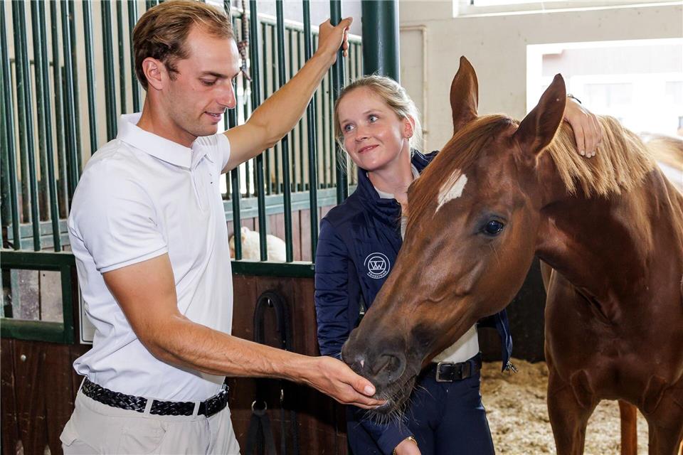 Nicht nur die Liebe zu den Pferden verbindet Sophie Hinners und Richard Vogel (l).Stefan Lafrentz/Sportfotos Lafrentz/dpa