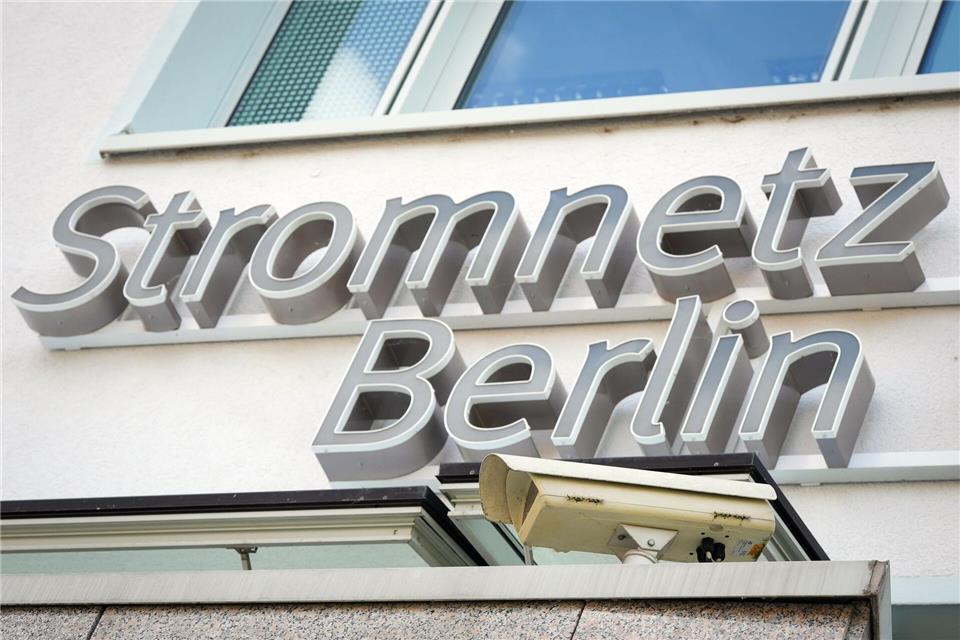 Nicht nur die Zentrale von Stromnetz Berlin wird per Kamera überwacht, auch immer mehr Teile des Netzes werden seit den beiden Brandanschlägen im September und Januar genauer kontrolliert. Soeren Stache/dpa