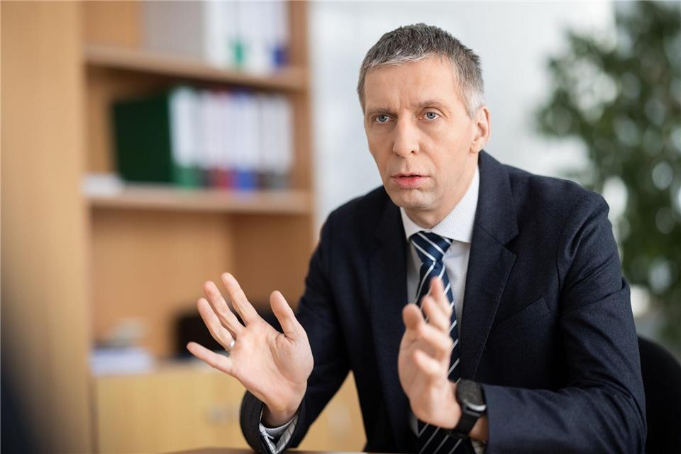 Nicht nur in Thüringen, sondern auch in anderen Bundesländern müssten die Hochschulen auf absehbare Zeit mit weniger Ressourcen auskommen, sagt Kai-Uwe Sattler. Michael Reichel/TU Ilmenau/dpa
