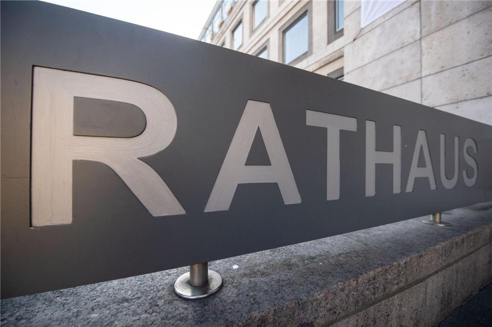 Nicht selten gehen Beamten wegen Dienstunfähigkeit in den Ruhestand. (Symbolbild)Marijan Murat/dpa