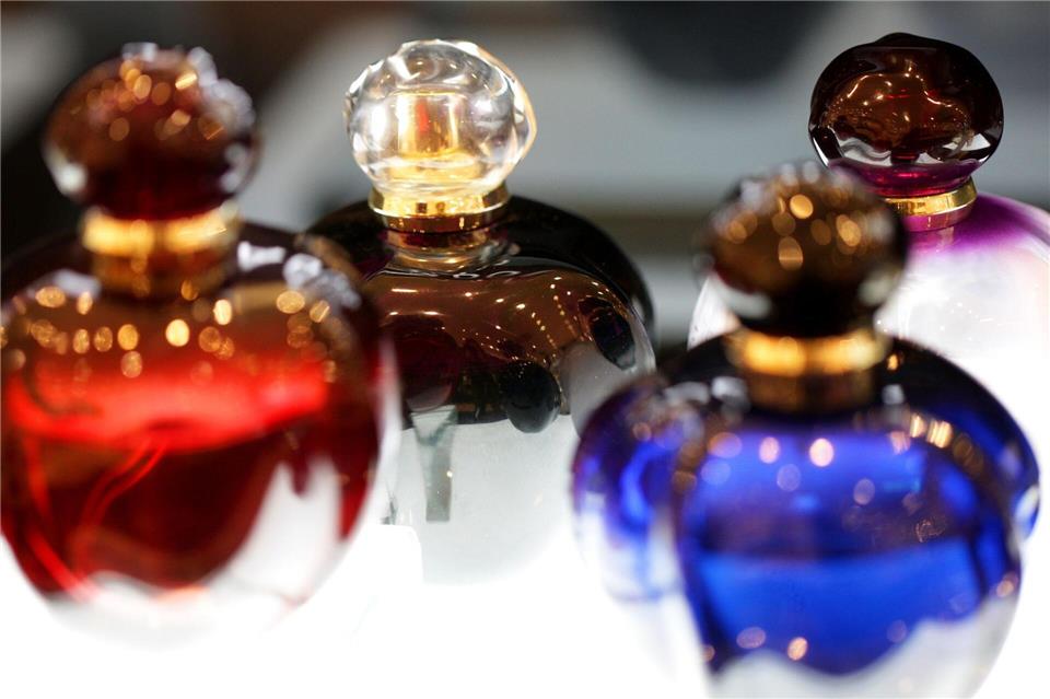 Nicht zu viel mixen: Mehr als zwei Parfums sollten Anfänger besser nicht miteinander kombinieren. Rolf Vennenbernd/dpa/dpa-tmn
