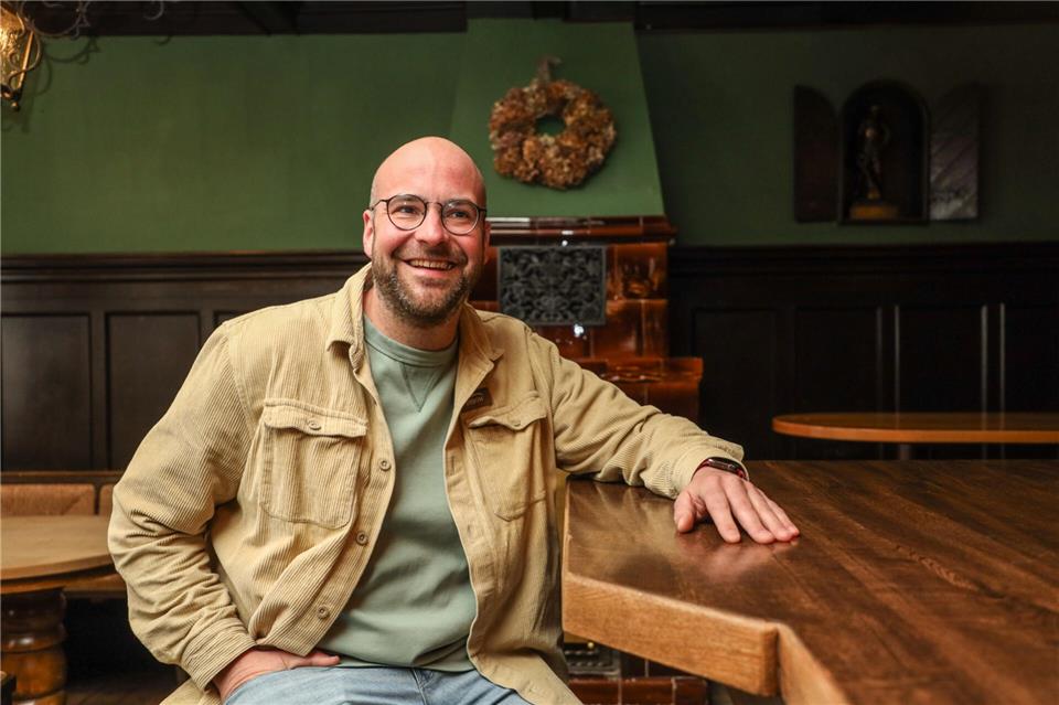 Nick Joosten öffnet die Ratsschänke in Rhede wieder.