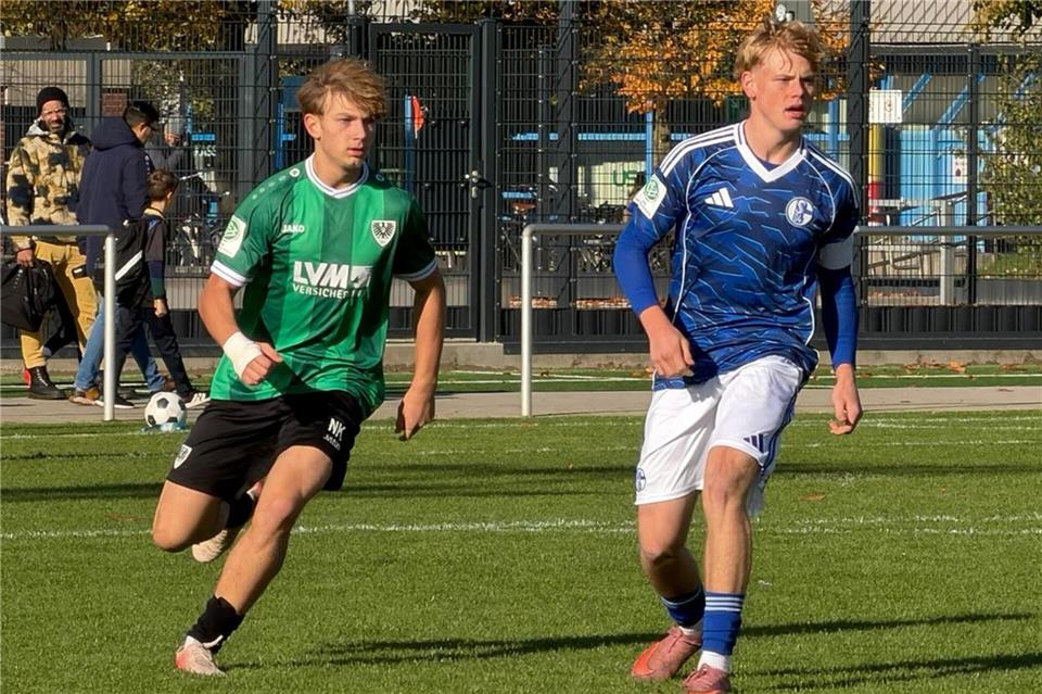 Nick Kemper startet durch in DFB-Team  Nick Kemper (links) spielt in der U17- DFB-Nachwuchsliga für Preußen Münster.