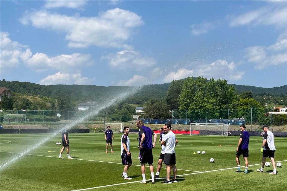 Nick Woltemade (m) fühlt sich bereit für das Italien-Spiel.Christian Kunz/dpa