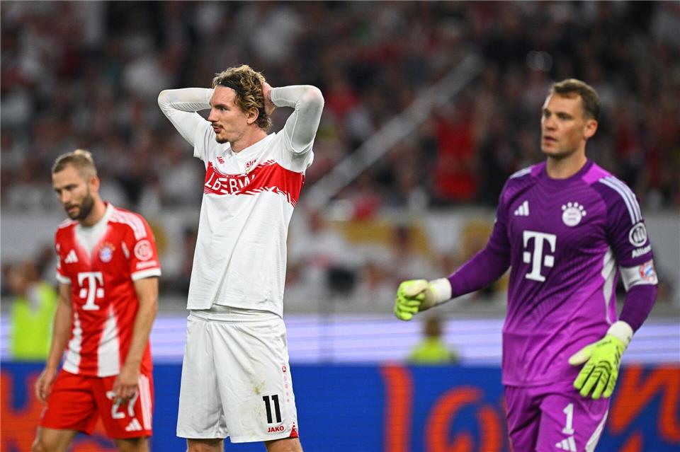 Nick Woltemade scheiterte in Hälfte eins an Manuel Neuer (r).Tom Weller/dpa
