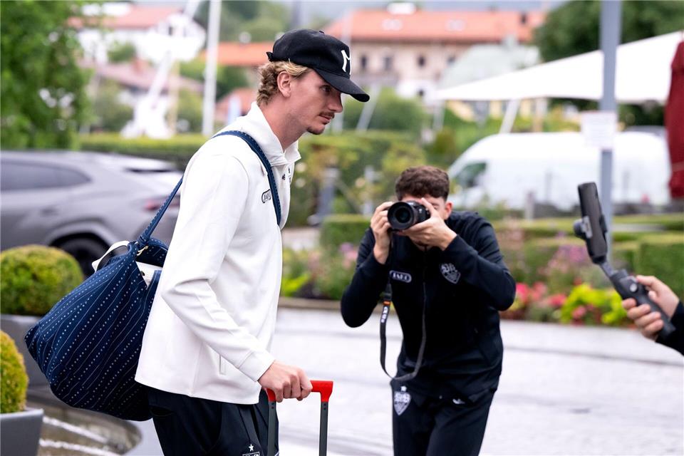Nick Woltemade und der VfB Stuttgart kamen am Montag am Tegernsee an.Sven Hoppe/dpa