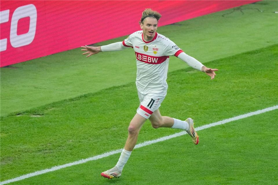Nick Woltemade weckt mit seiner starken Saison Interesse - er traf auch im Endspiel des DFB-Pokals für den VfB.S�ren Stache/dpa