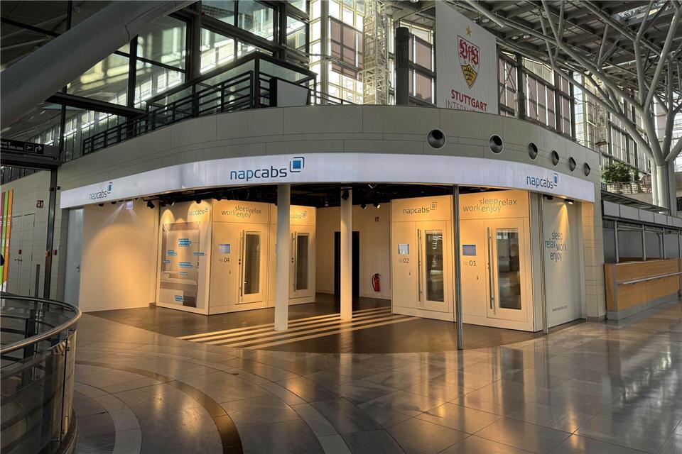 Nickerchen auf wenigen Quadratmetern: In Terminal 1 im Flughafen Stuttgart stehen nun vier Schlafkabinen für Reisende bereit.Flughafen Stuttgart GmbH/dpa-tmn